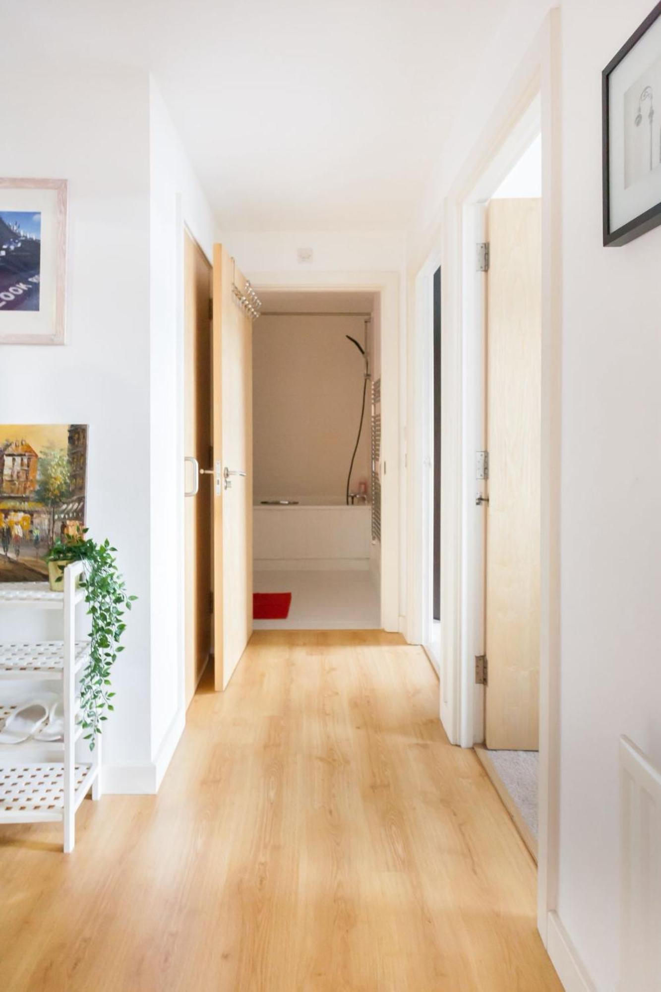 Apartment Spacious 2 Bedroom In Near Tube